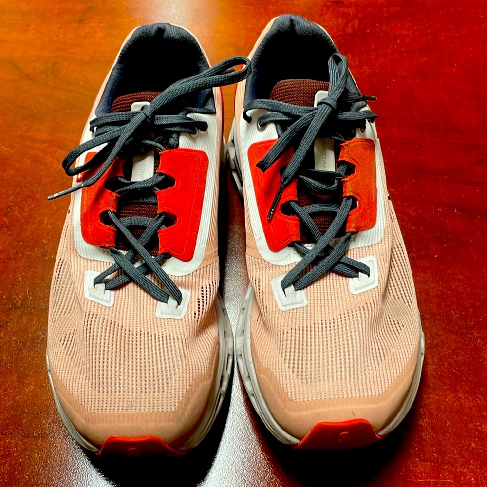 On cloud helion running shoes